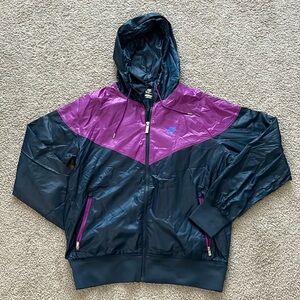 Nike women’s windbreaker